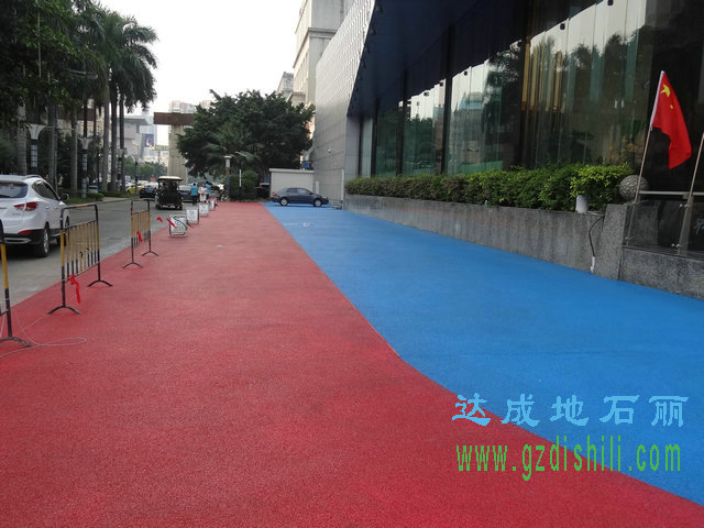 公園路面裝飾地坪選什么材料好？彩色透水地坪 是您最佳的選擇是選 彩色地坪 ？還是選 彩色混凝土透水地坪？ 生態(tài)混凝土透水地坪？藝術(shù)壓模地坪？壓花地坪？有很多園林景觀設(shè)計(jì)師在選擇的時(shí)候就有很嚴(yán)重的選擇困難癥？